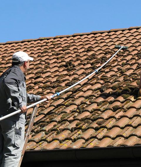 Démoussage de toiture à Simandres dans le Rhône (69)